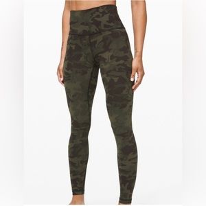 CAMO GREEN LULULEMON LEGGINGS SIZE 2, LENGTH 25”